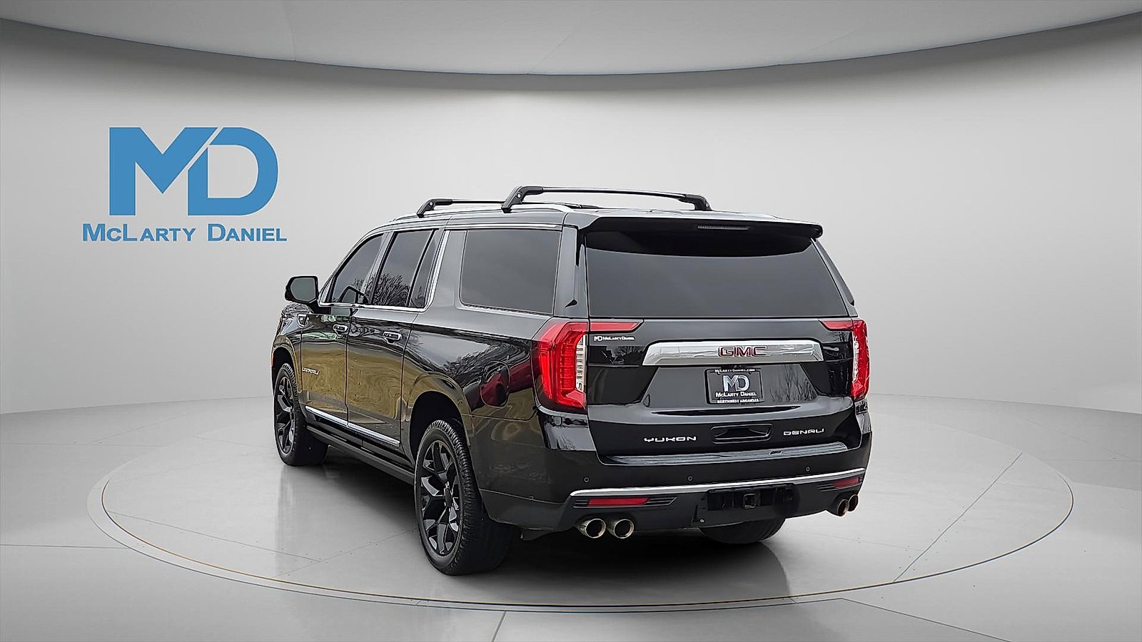 Used 2021 GMC Yukon XL Denali w/ Denali Premium Package image 4