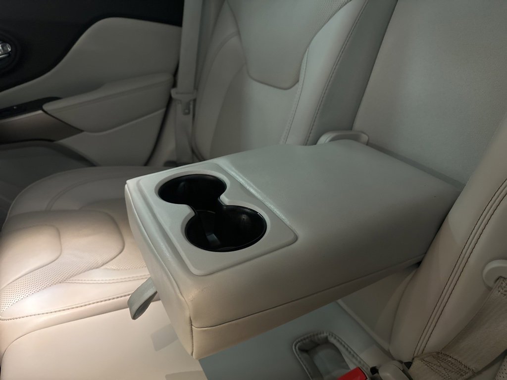 Used 2020 Jeep Cherokee Limited image 18