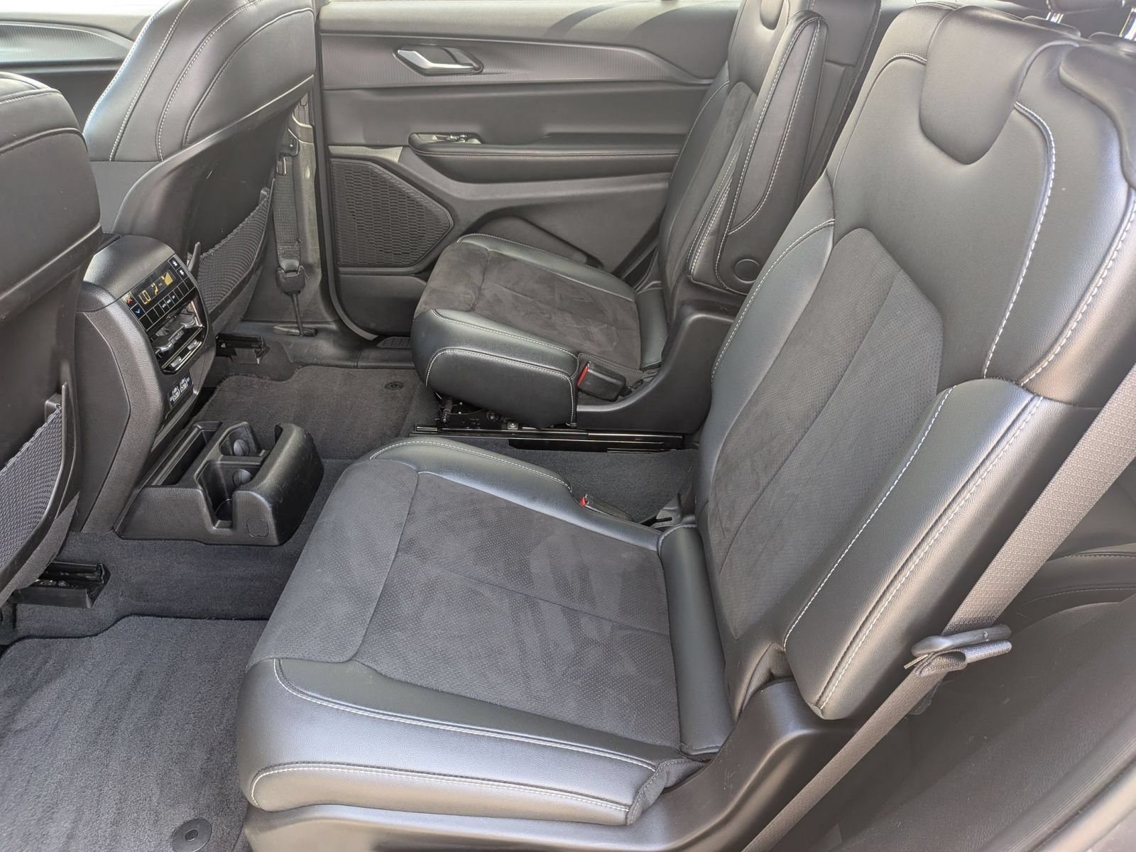 Used 2023 Jeep Grand Cherokee L Laredo AWD/4WD image 25