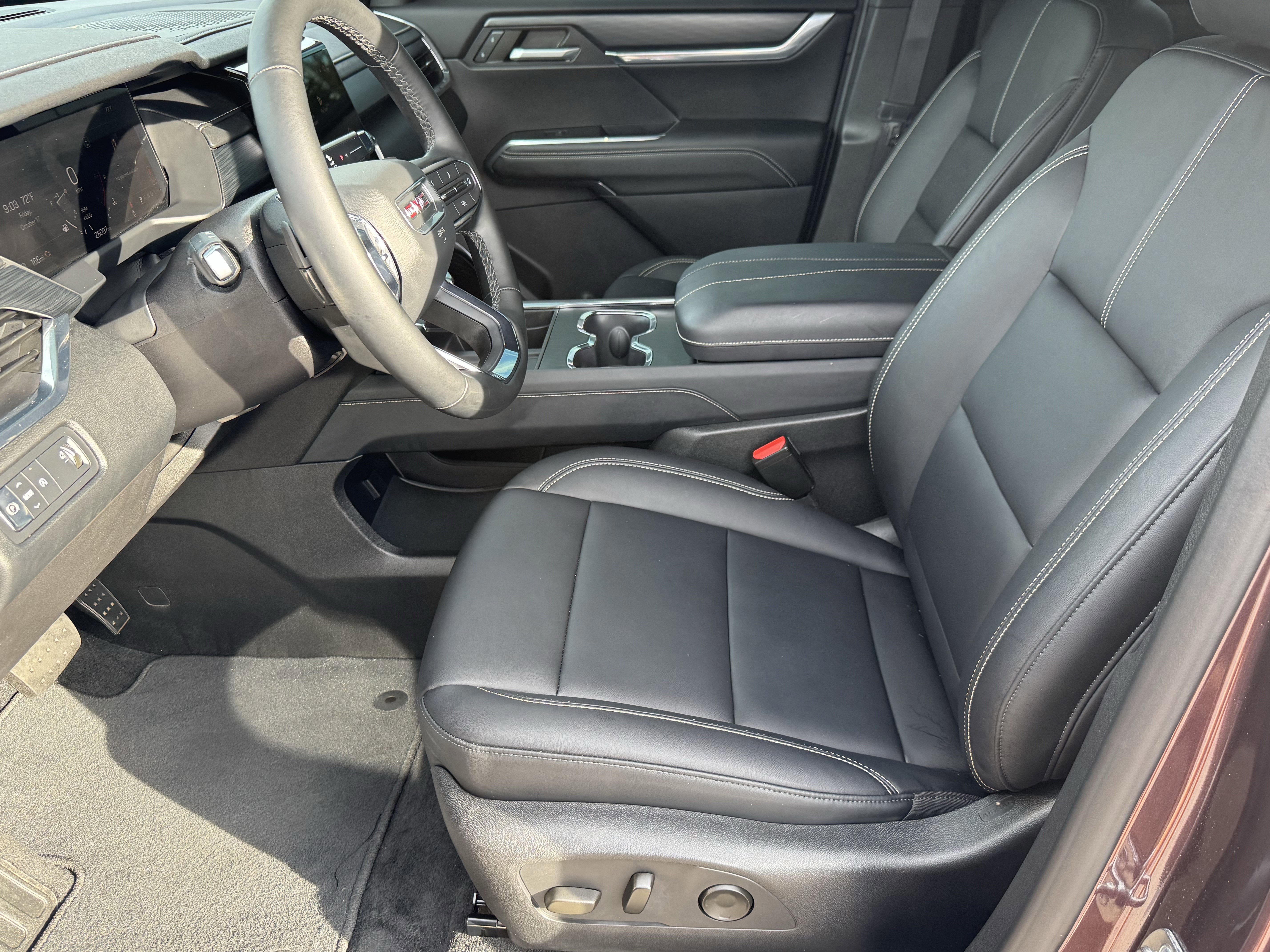 Used 2024 GMC Acadia Elevation w/ Luxury Package image 10