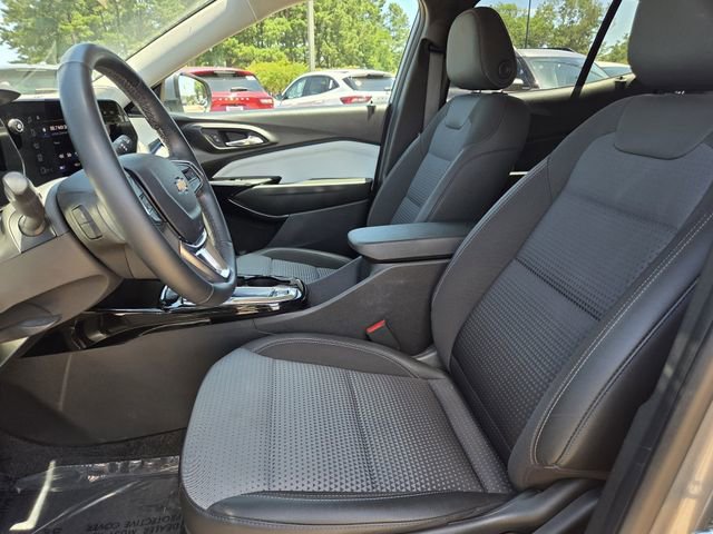 Used 2024 Chevrolet Trax LT w/ LT Convenience Package FWD image 12