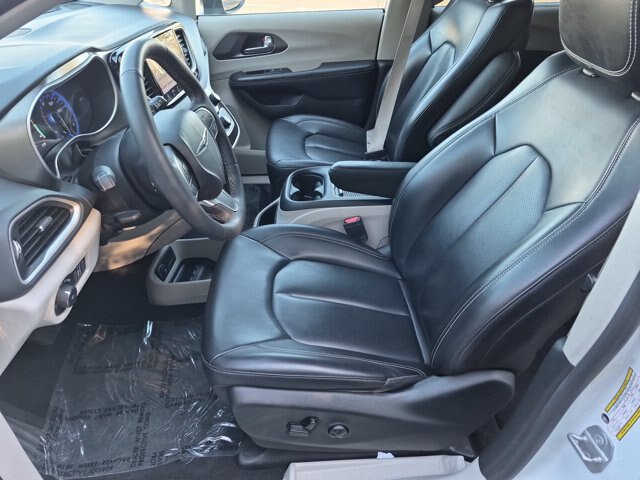 Used 2023 Chrysler Pacifica Touring-L FWD image 11