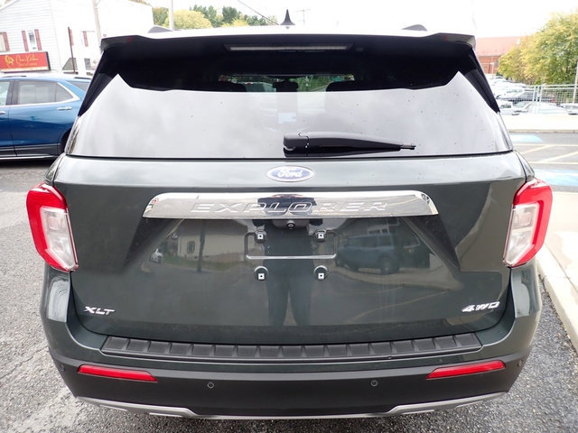 Certified 2022 Ford Explorer XLT w/ Equipment Group 202A image 3