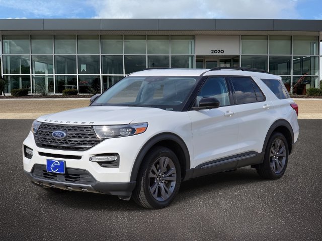 Certified 2024 Ford Explorer XLT w/ Equipment Group 202A AWD/4WD image 3