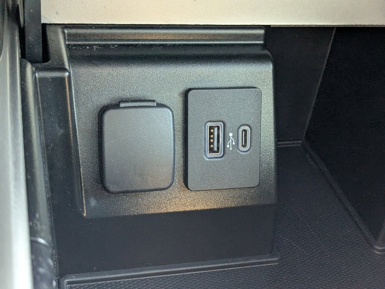 Certified 2020 Ford Explorer ST w/ Premium Technology Package image 25