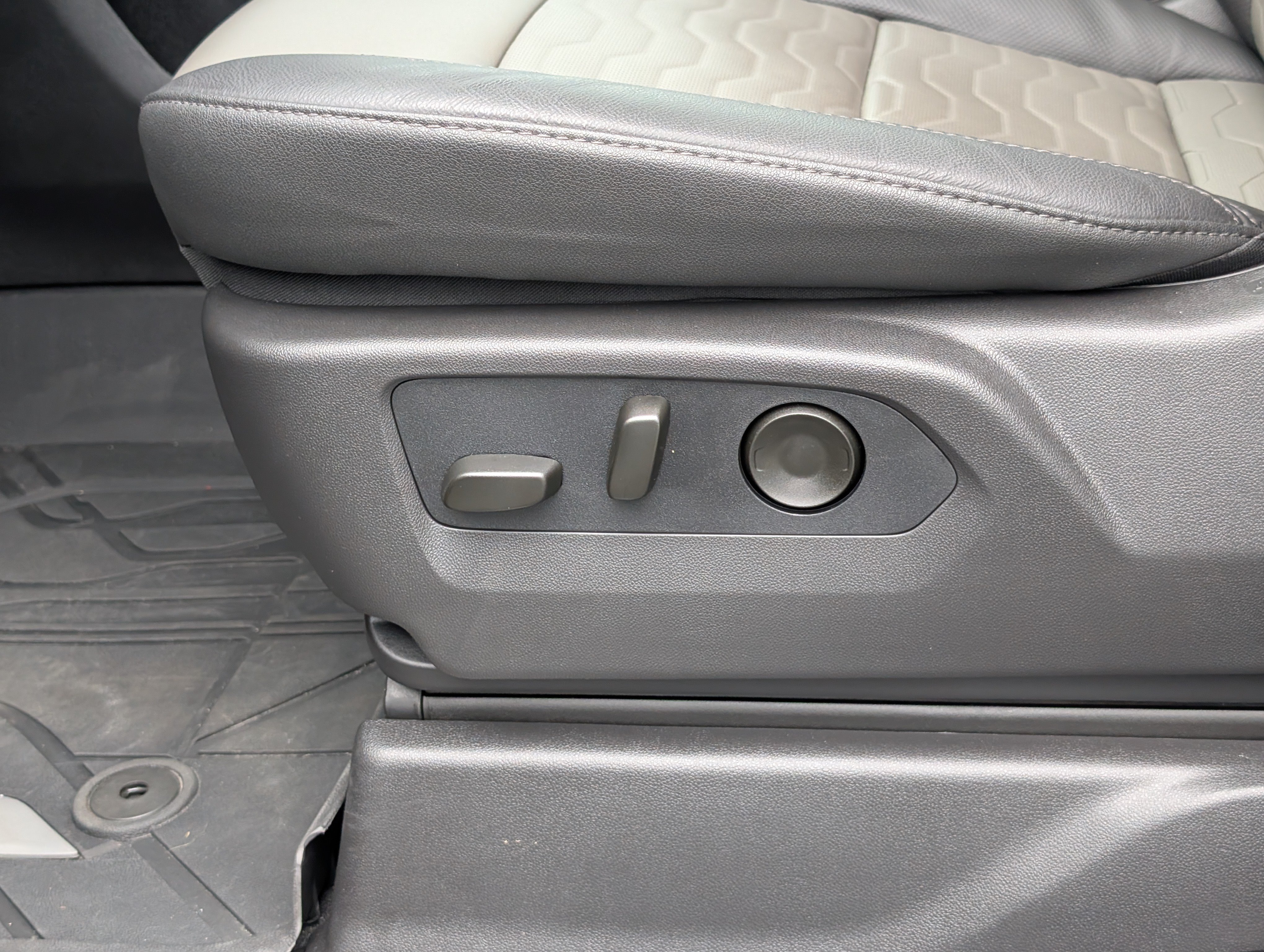 Used 2026 Chevrolet Silverado 2500 ZR2 AWD/4WD image 24