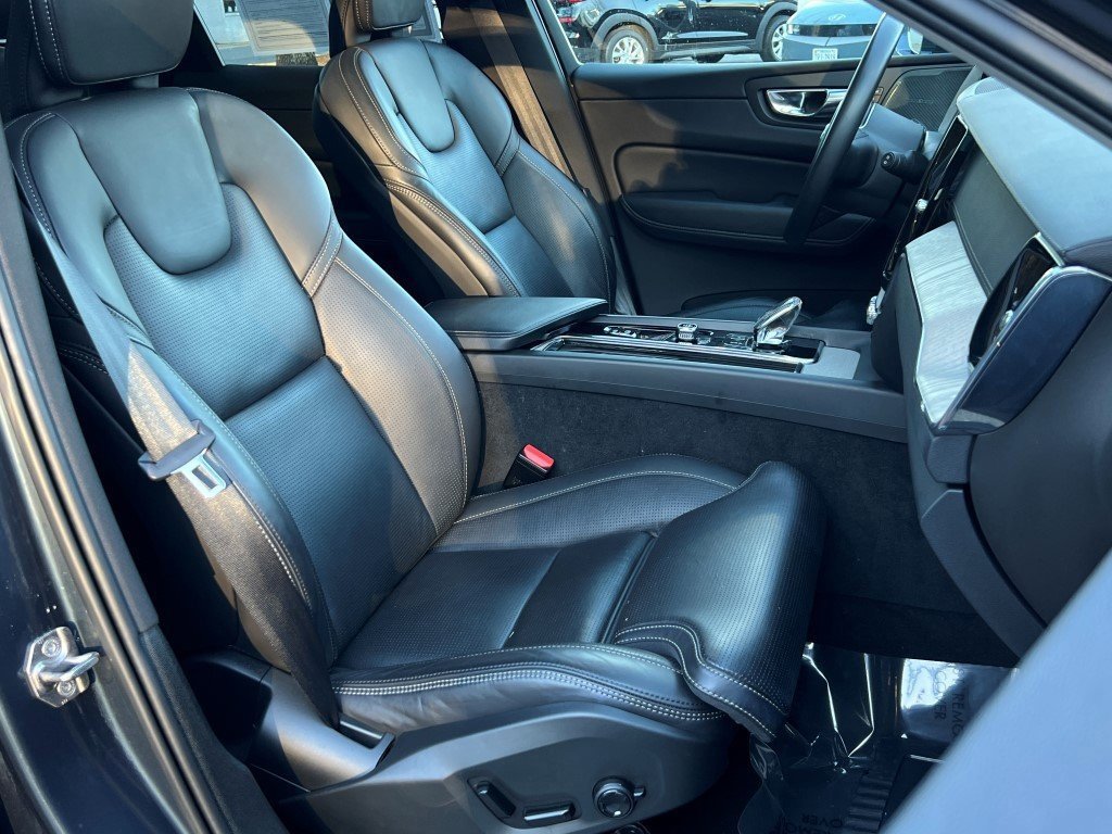 Used 2022 Volvo XC60 B6 Inscription w/ Advanced Package image 17