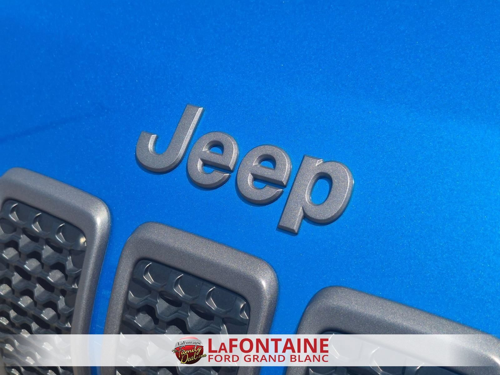 Used 2020 Jeep Cherokee Trailhawk AWD/4WD image 9