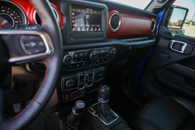 Used 2018 Jeep Wrangler Unlimited Rubicon w/ Dual Top Group AWD/4WD image 36