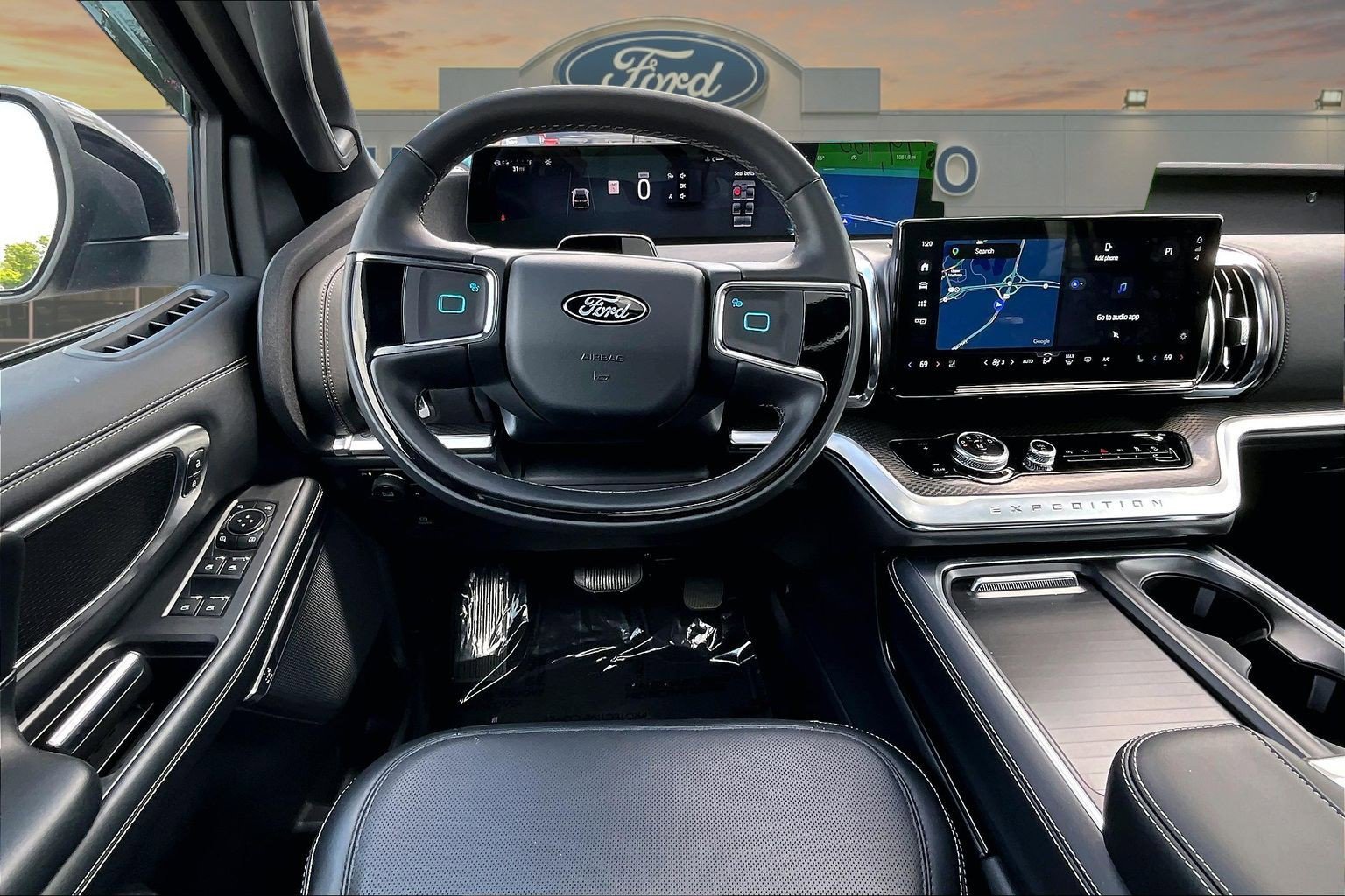 Certified 2025 Ford Expedition Platinum w/ Stealth Performance Package AWD/4WD image 5