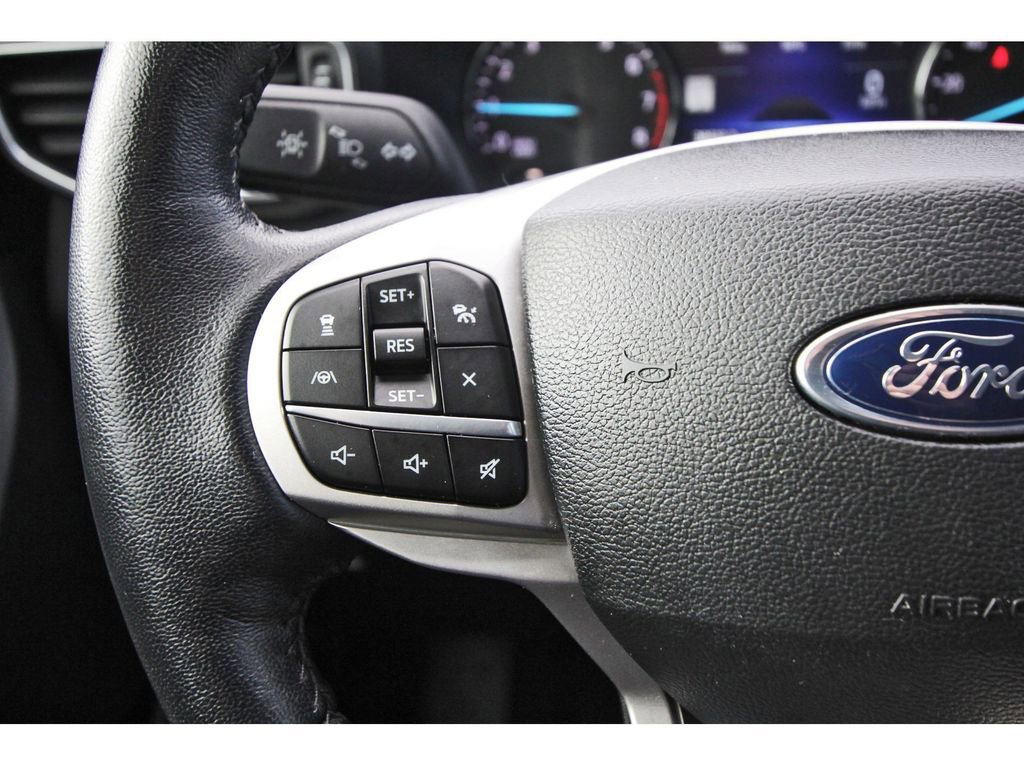 Certified 2022 Ford Explorer XLT w/ Equipment Group 202A image 18