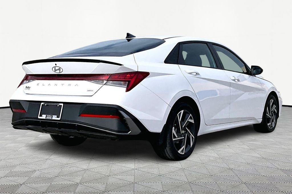Used 2025 Hyundai Elantra SEL FWD image 2