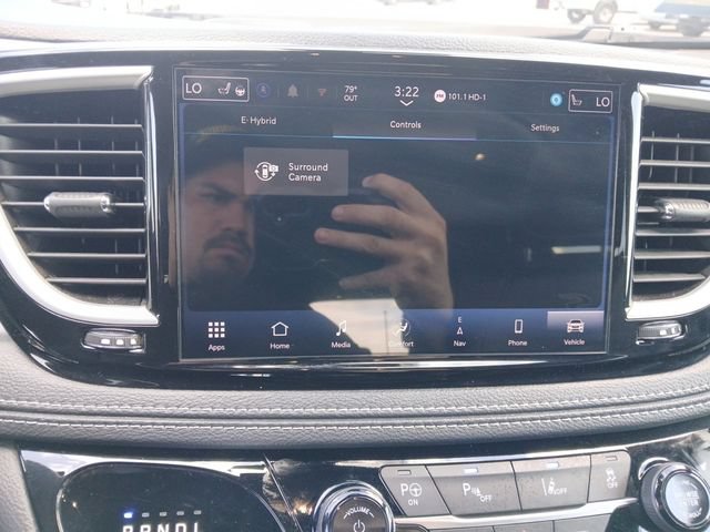 Used 2024 Chrysler Pacifica Limited FWD image 23