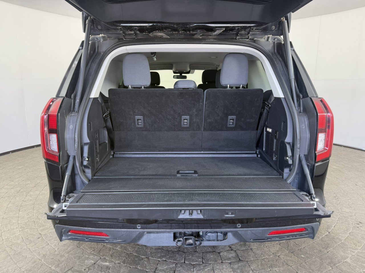 Certified 2025 Ford Expedition Active AWD/4WD image 7