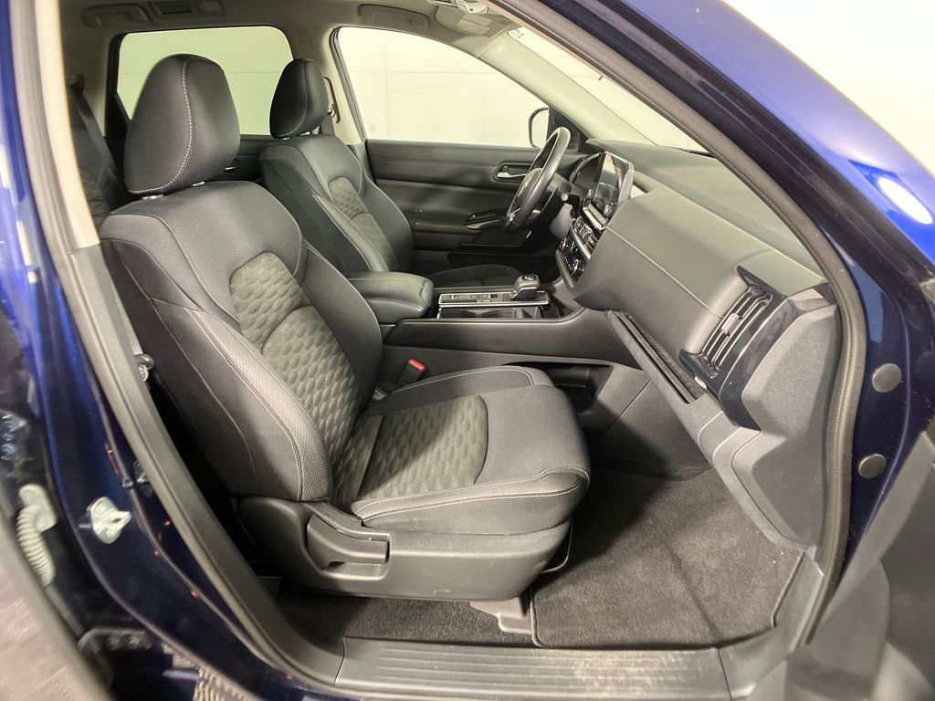 Used 2022 Nissan Pathfinder SV w/ SV Premium Package image 11
