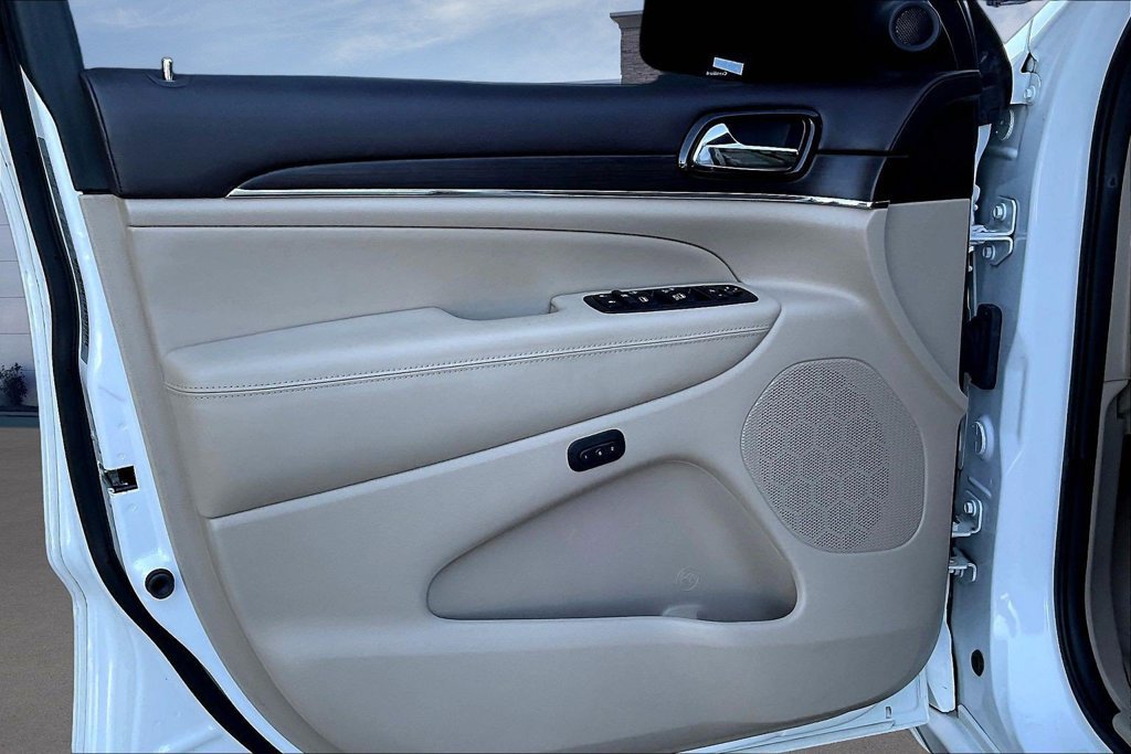 Used 2019 Jeep Grand Cherokee Overland RWD image 20