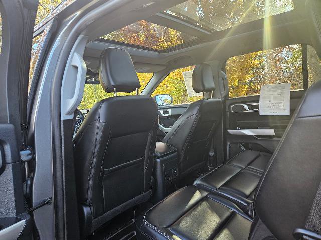Certified 2022 Ford Explorer XLT w/ Equipment Group 202A image 8