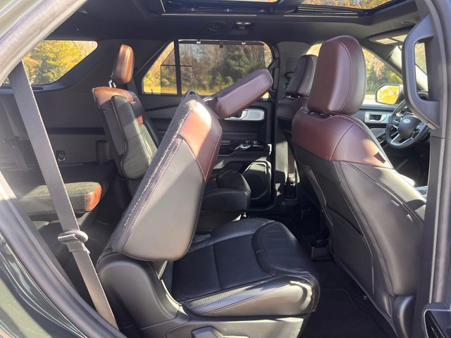 Certified 2022 Ford Explorer Platinum w/ Equipment Group 601A image 33