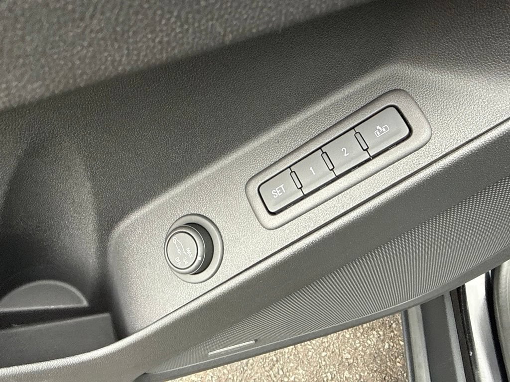 Used 2018 Chevrolet Equinox Premier AWD/4WD image 16