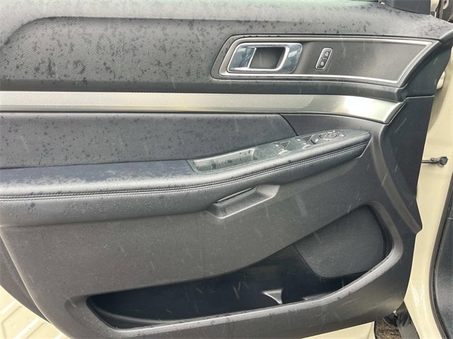 Certified 2018 Ford Explorer XLT w/ Equipment Group 202A image 27