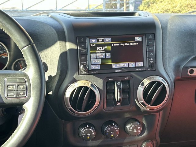 Used 2017 Jeep Wrangler Unlimited Sahara AWD/4WD image 17