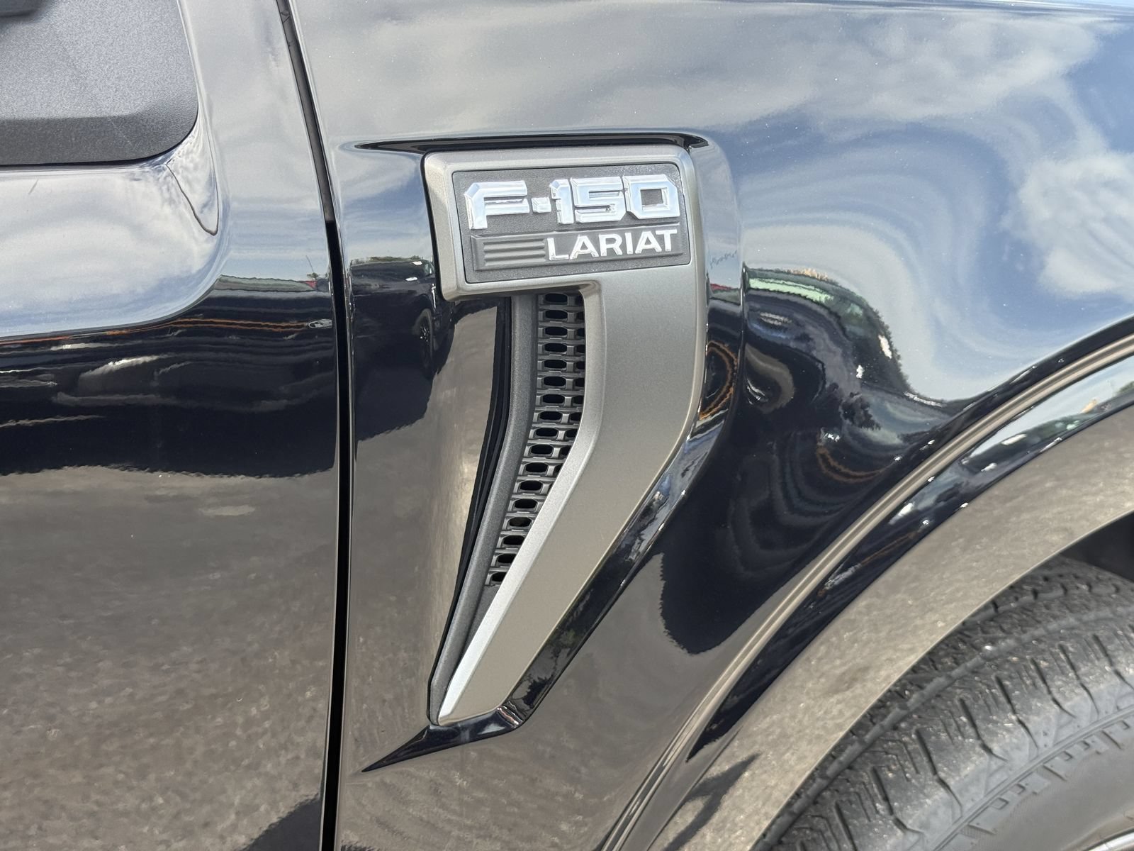 Certified 2022 Ford F150 Lariat w/ Equipment Group 502A High AWD/4WD image 15