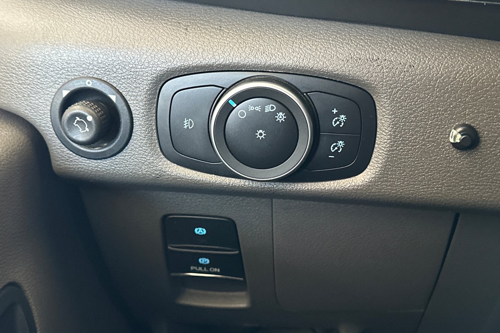Certified 2021 Ford Transit 150 XL RWD image 29