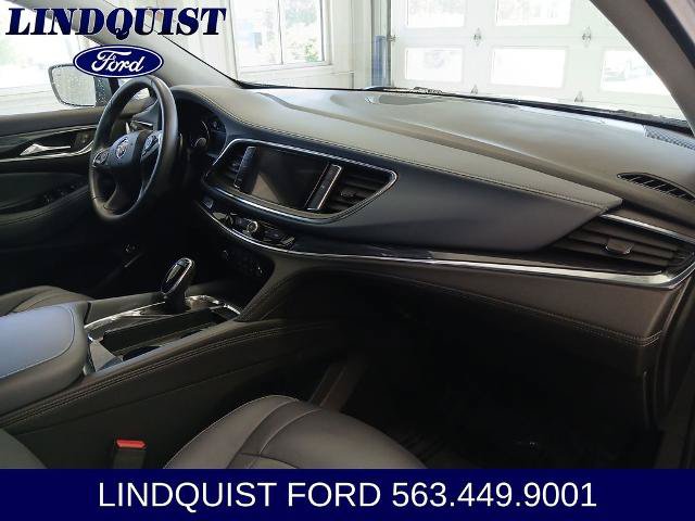 Used 2020 Buick Enclave Essence w/ Sound and Sites Package AWD/4WD image 16
