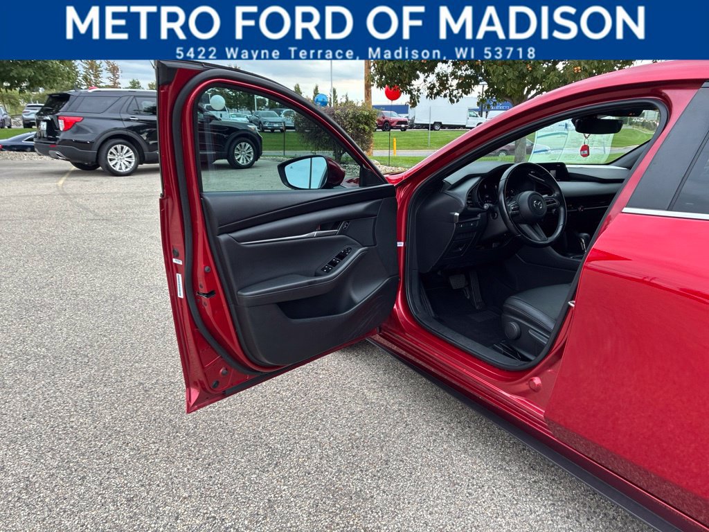 Used 2023 MAZDA MAZDA3 s FWD image 9