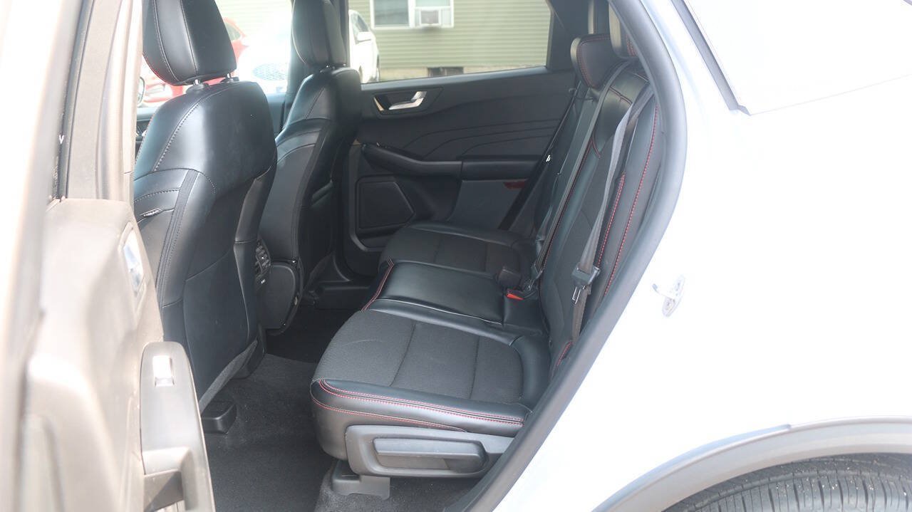 Certified 2025 Ford Escape ST-Line Select AWD/4WD image 12