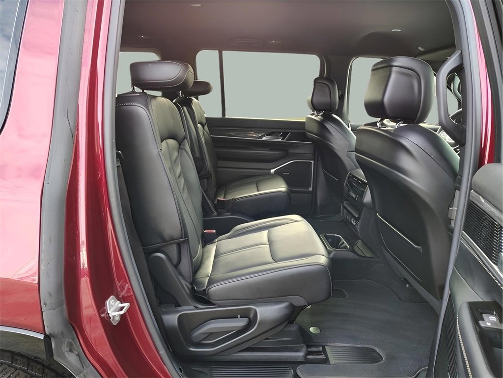 Used 2022 Jeep Wagoneer Series III w/ Flexible Seating Group image 29