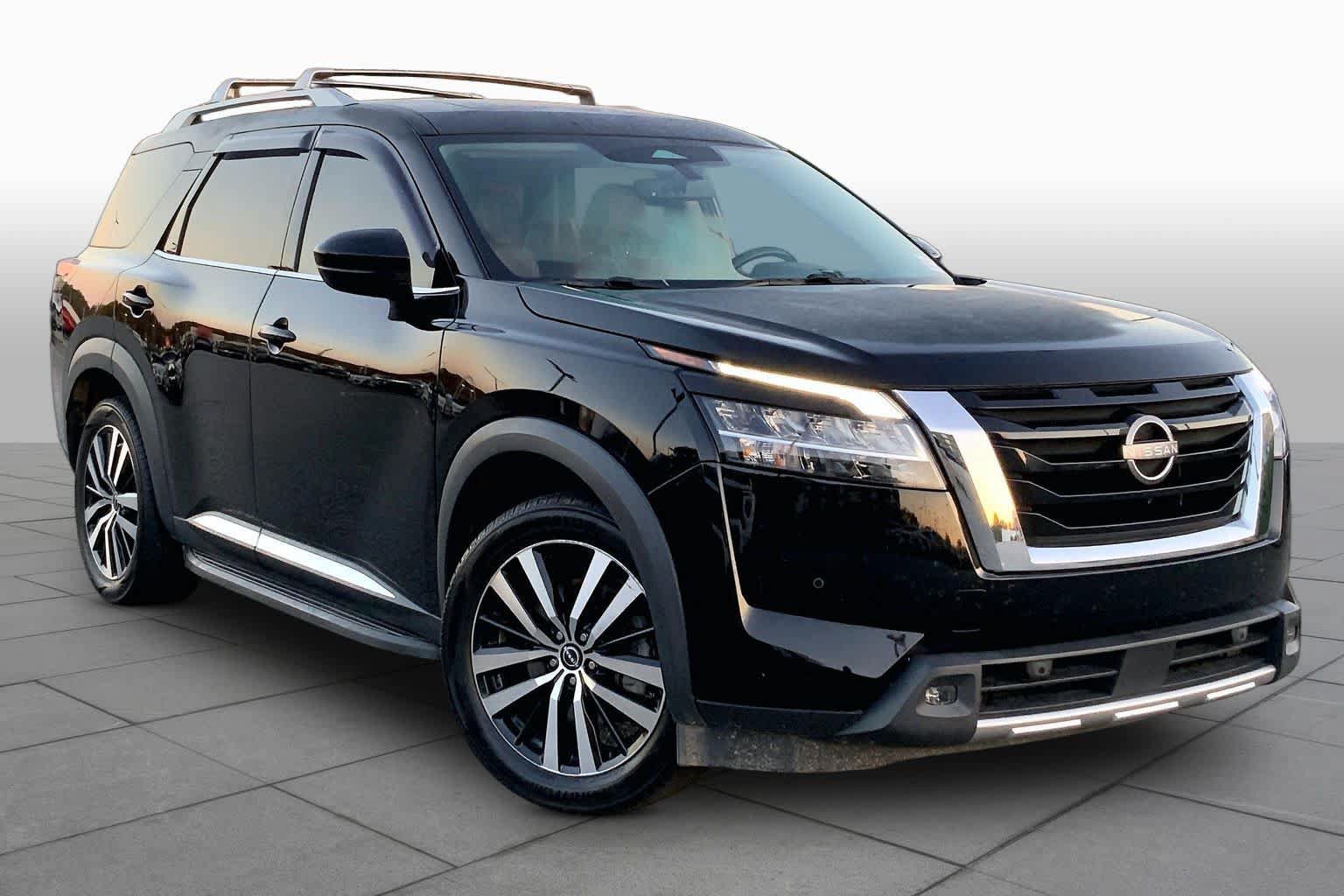 Used 2023 Nissan Pathfinder Platinum AWD/4WD image 3