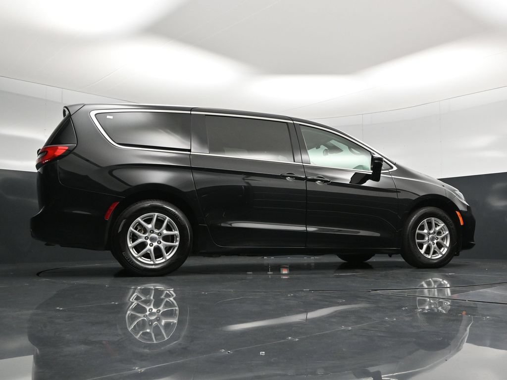 Used 2024 Chrysler Pacifica Touring-L FWD image 53