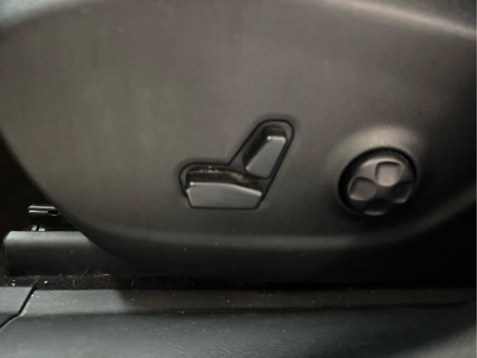 Used 2020 Jeep Cherokee Limited AWD/4WD image 29