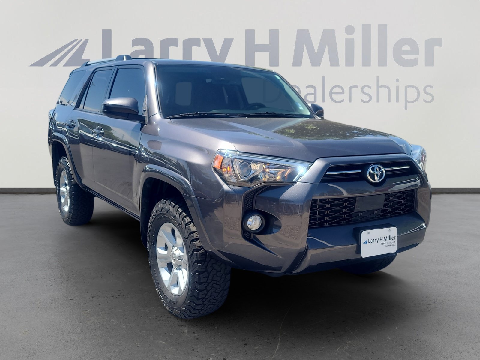 Used 2020 Toyota 4Runner SR5 AWD/4WD image 7