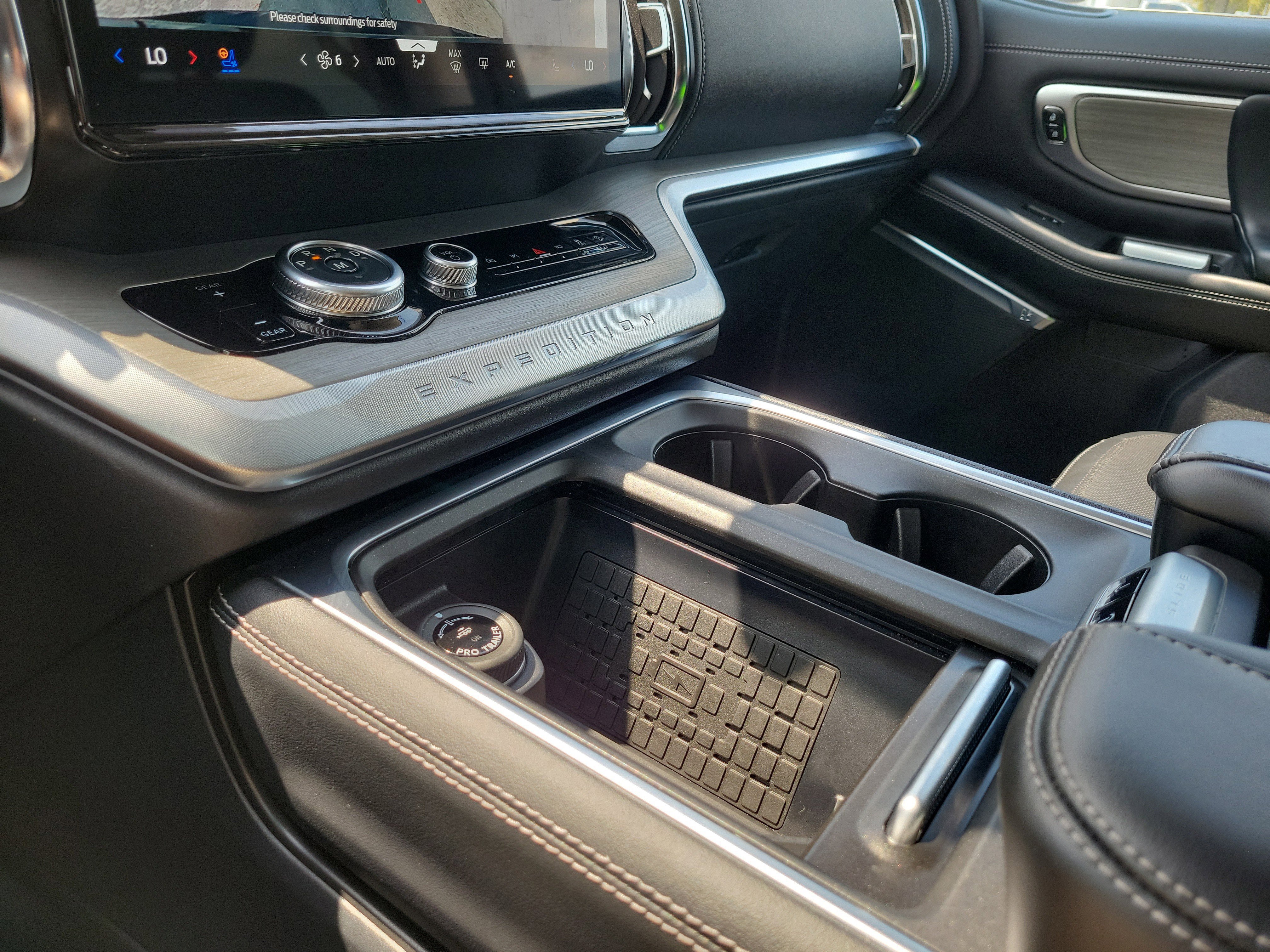 Certified 2025 Ford Expedition Platinum image 28