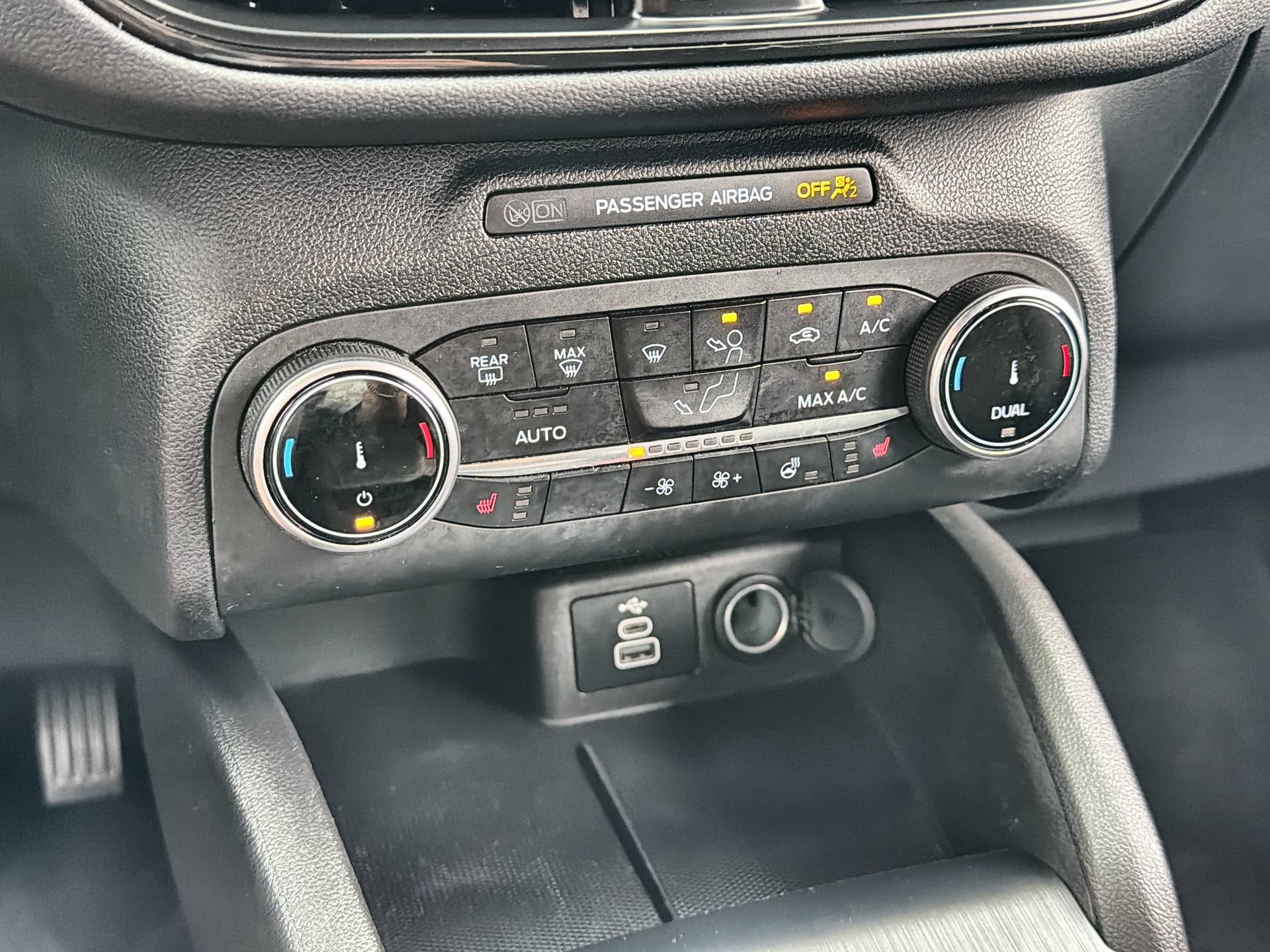 Certified 2025 Ford Escape ST-Line Select AWD/4WD image 18