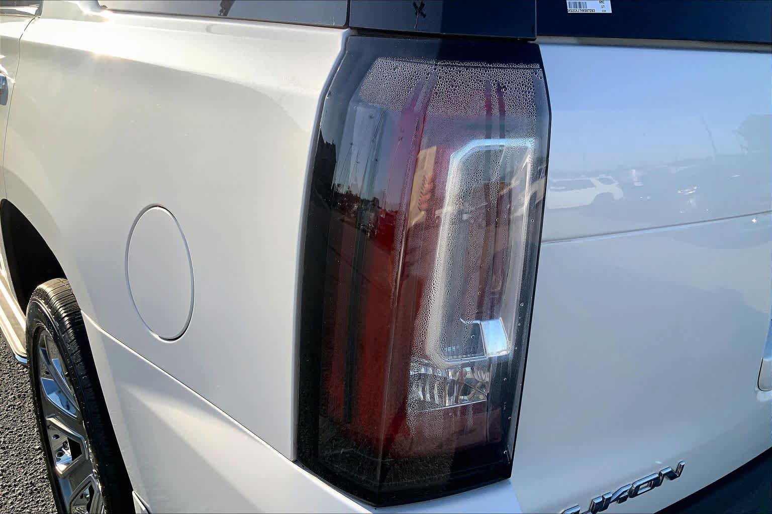 Used 2017 GMC Yukon Denali w/ Open Road Package AWD/4WD image 27