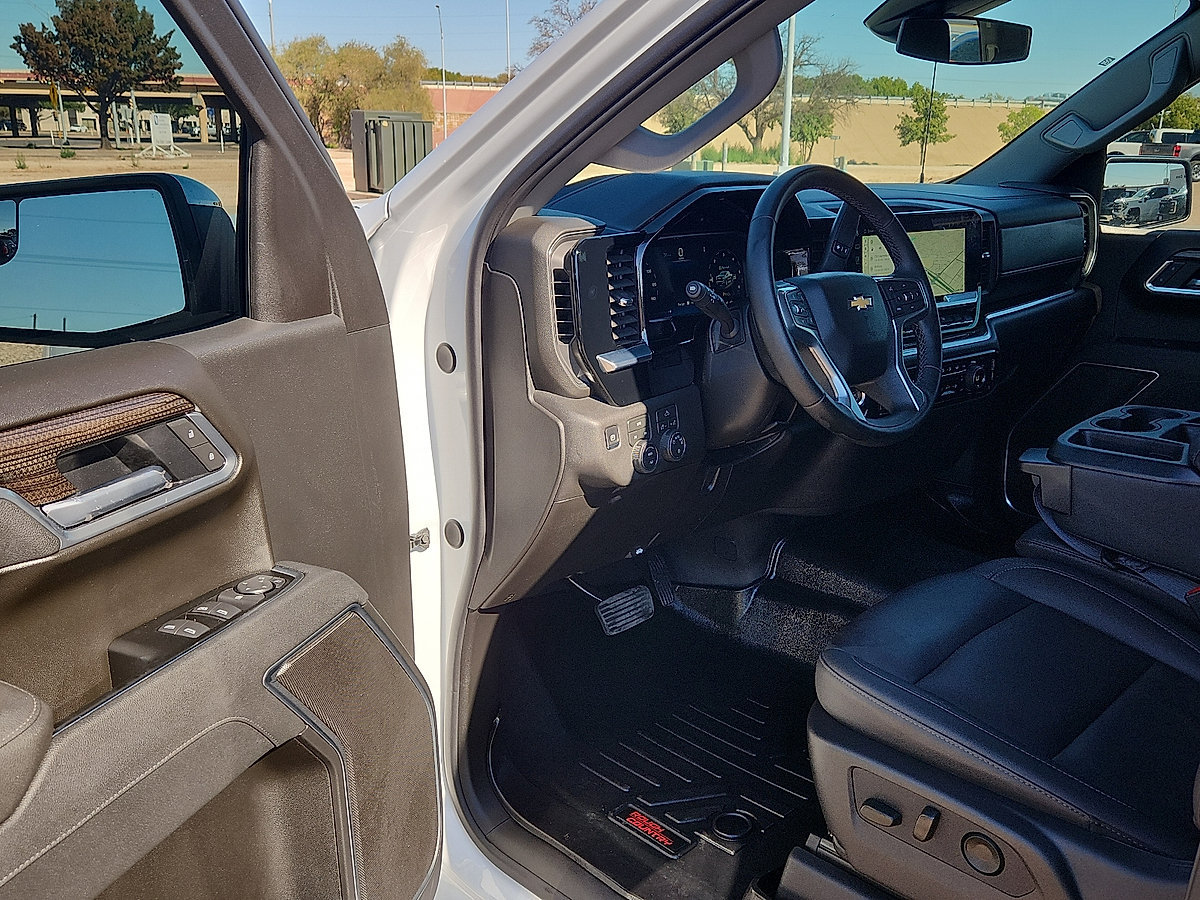 Used 2026 Chevrolet Silverado 1500 LT w/ Leather Package AWD/4WD image 17