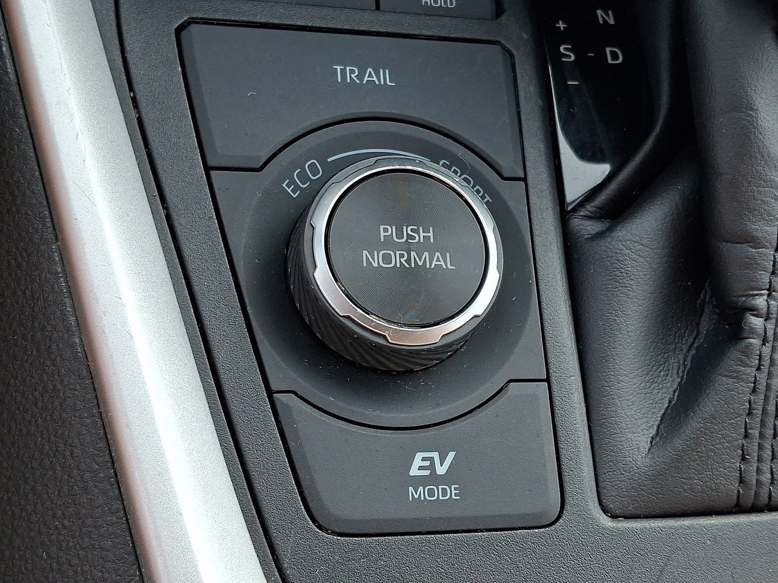 Used 2025 Toyota RAV4 XLE AWD/4WD image 20
