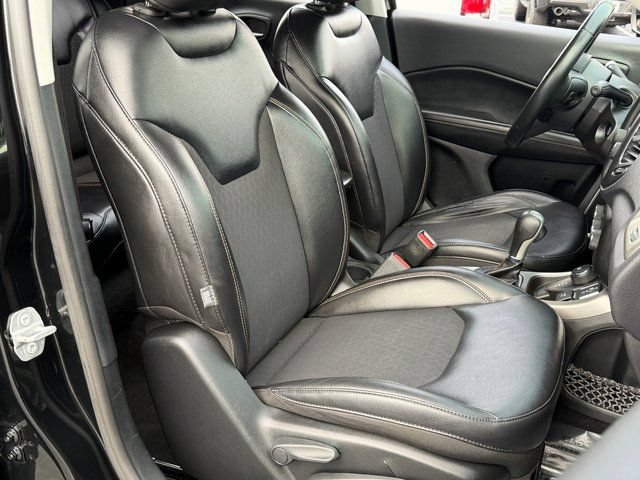 Used 2017 Jeep Compass Latitude AWD/4WD image 9