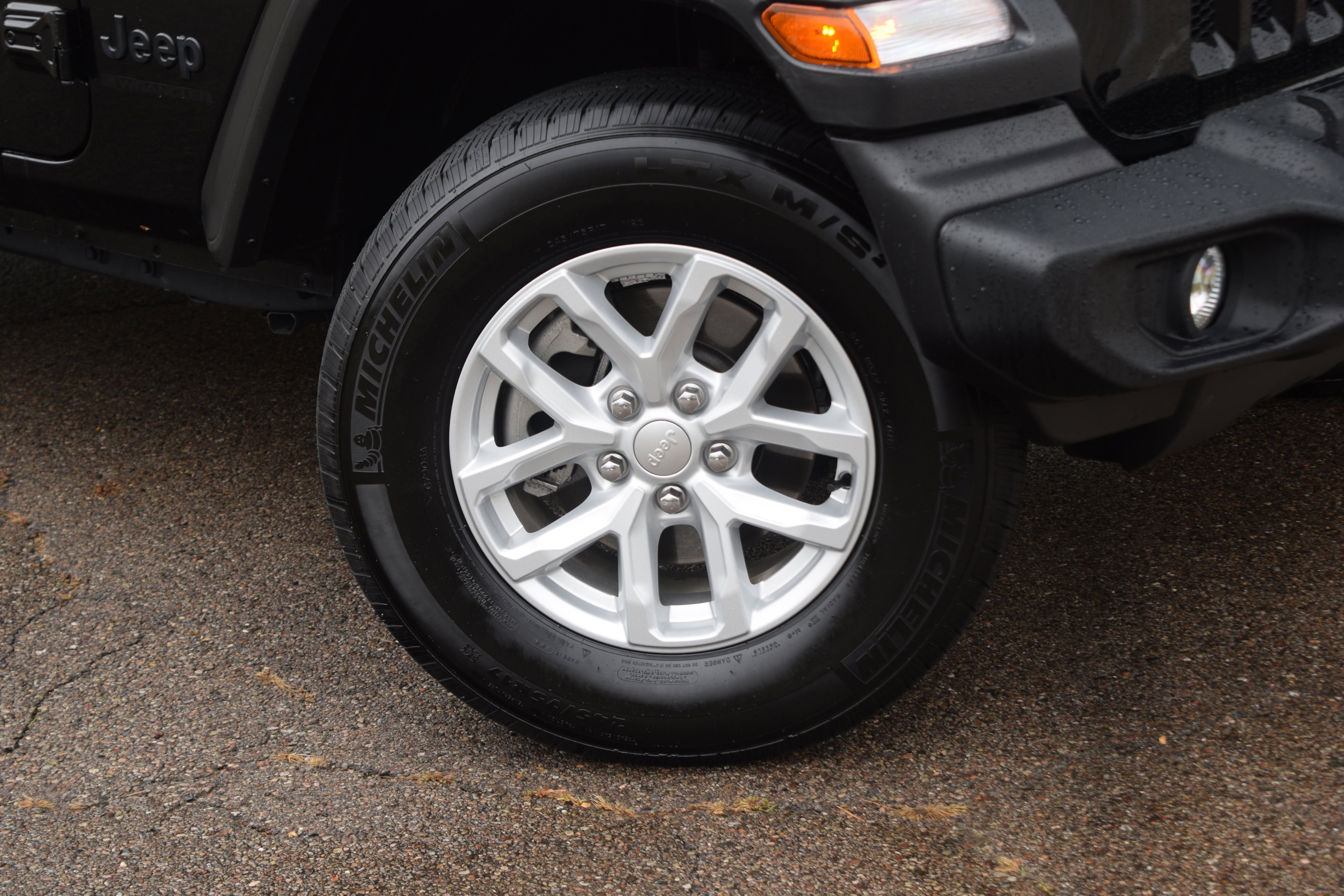 Used 2023 Jeep Wrangler Sport S image 28