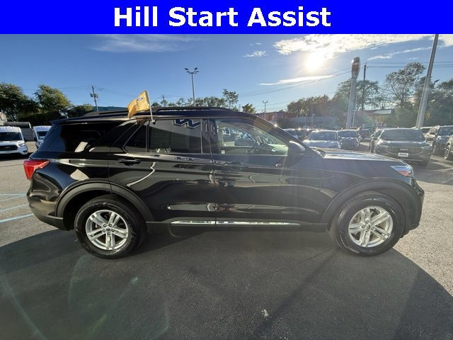 Certified 2022 Ford Explorer XLT w/ Equipment Group 202A image 7