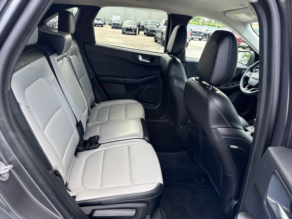 Certified 2023 Ford Escape Platinum AWD/4WD image 28