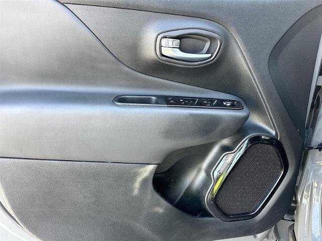 Used 2022 Jeep Renegade Altitude AWD/4WD image 19