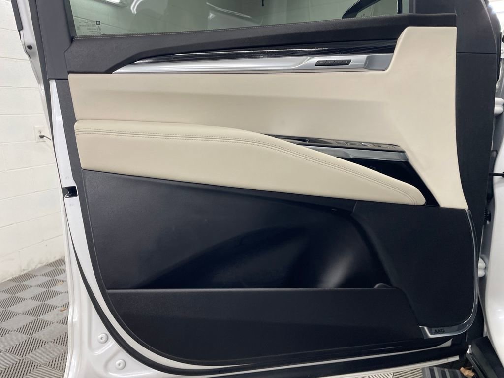 Used 2025 Cadillac Escalade Sport w/ Touring Package image 17