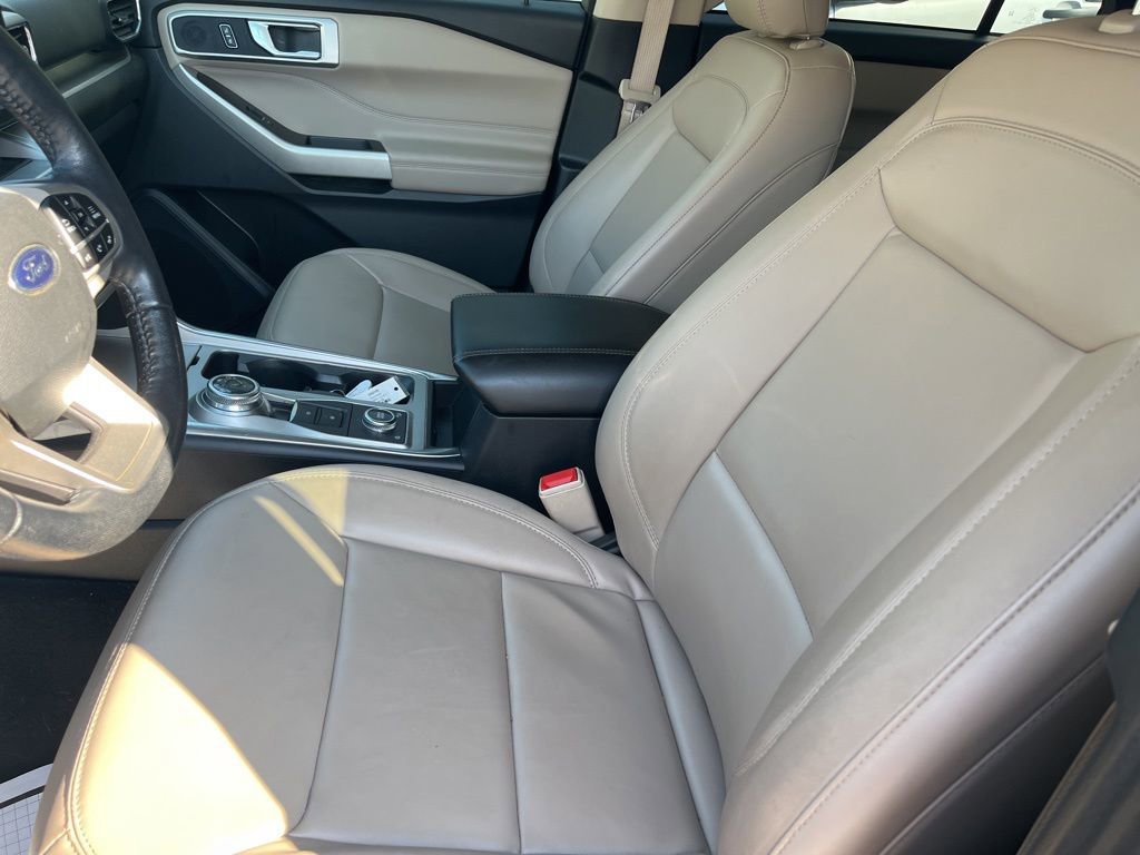 Certified 2022 Ford Explorer XLT w/ Equipment Group 202A image 14