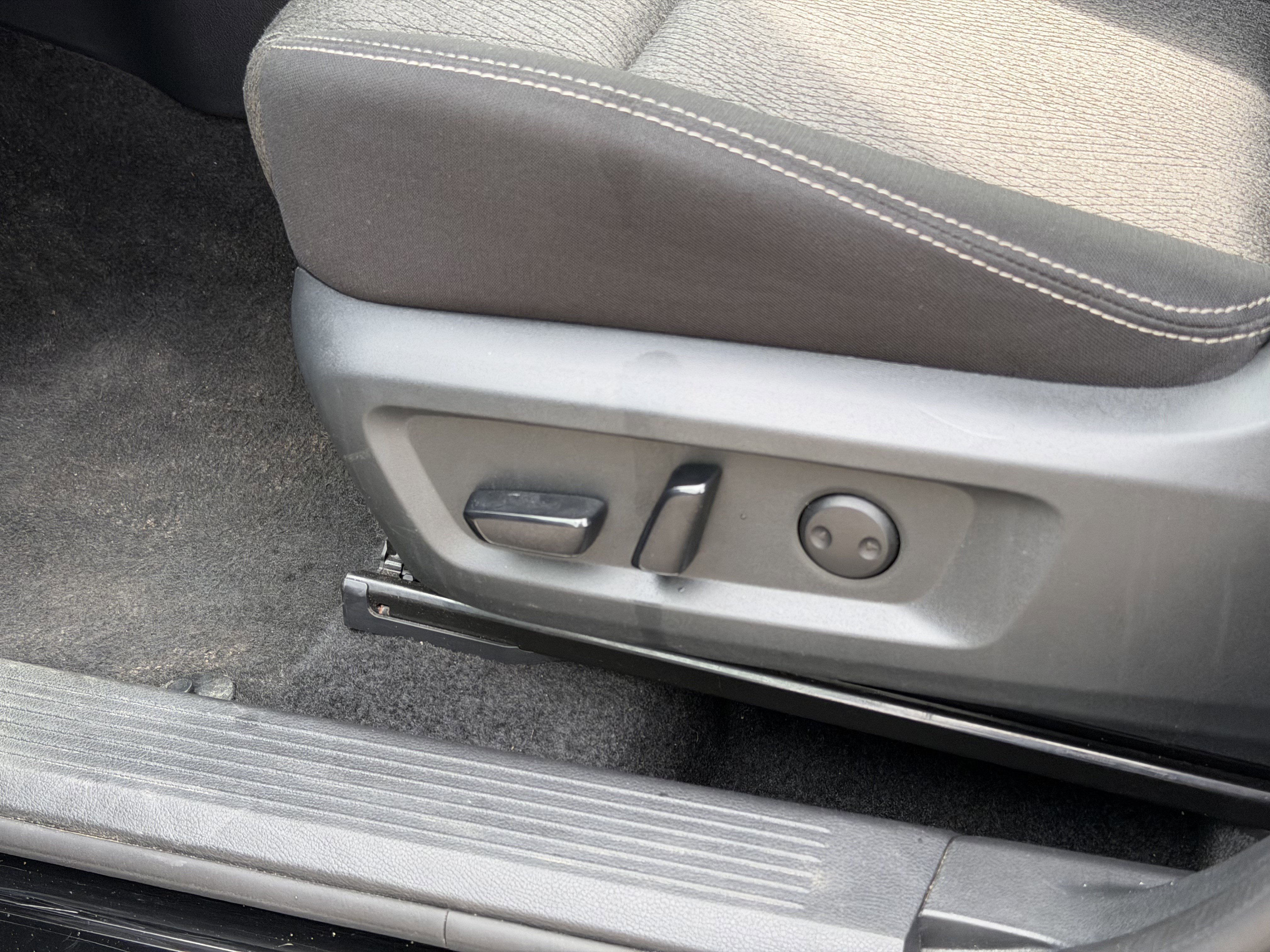Used 2025 Nissan Rogue SV AWD/4WD image 17