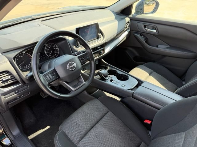 Used 2025 Nissan Rogue SV FWD image 11