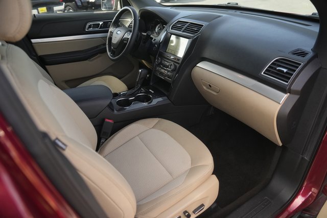 Certified 2017 Ford Explorer XLT w/ Equipment Group 201A image 20